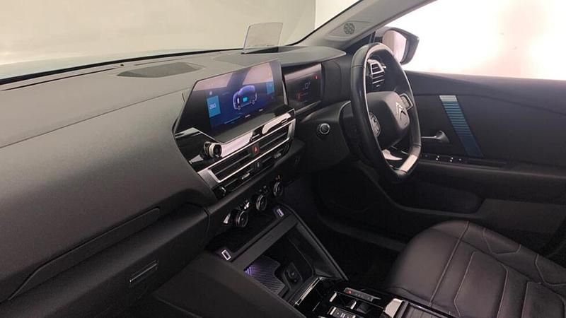 Green Used 2021 Citroën e-C4 Shine Hatchback | £10,903 (Fair price) - Image 1/3