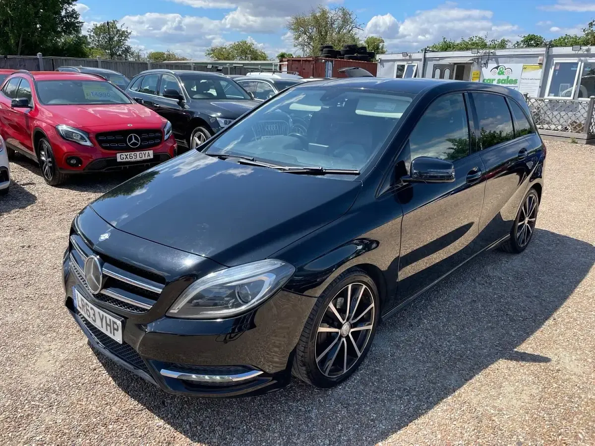 Used Mercedes B180 2013 Black Hatchback