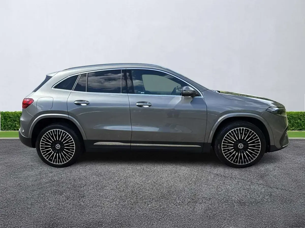 Begagnad Mercedes EQA250+ AMG Line Premium 139 kW (190 HK) 2025 Grå SUV
