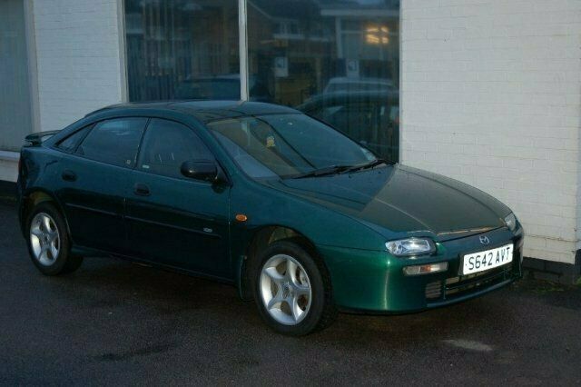 Begagnad Mazda 323 1998 Halvkombi