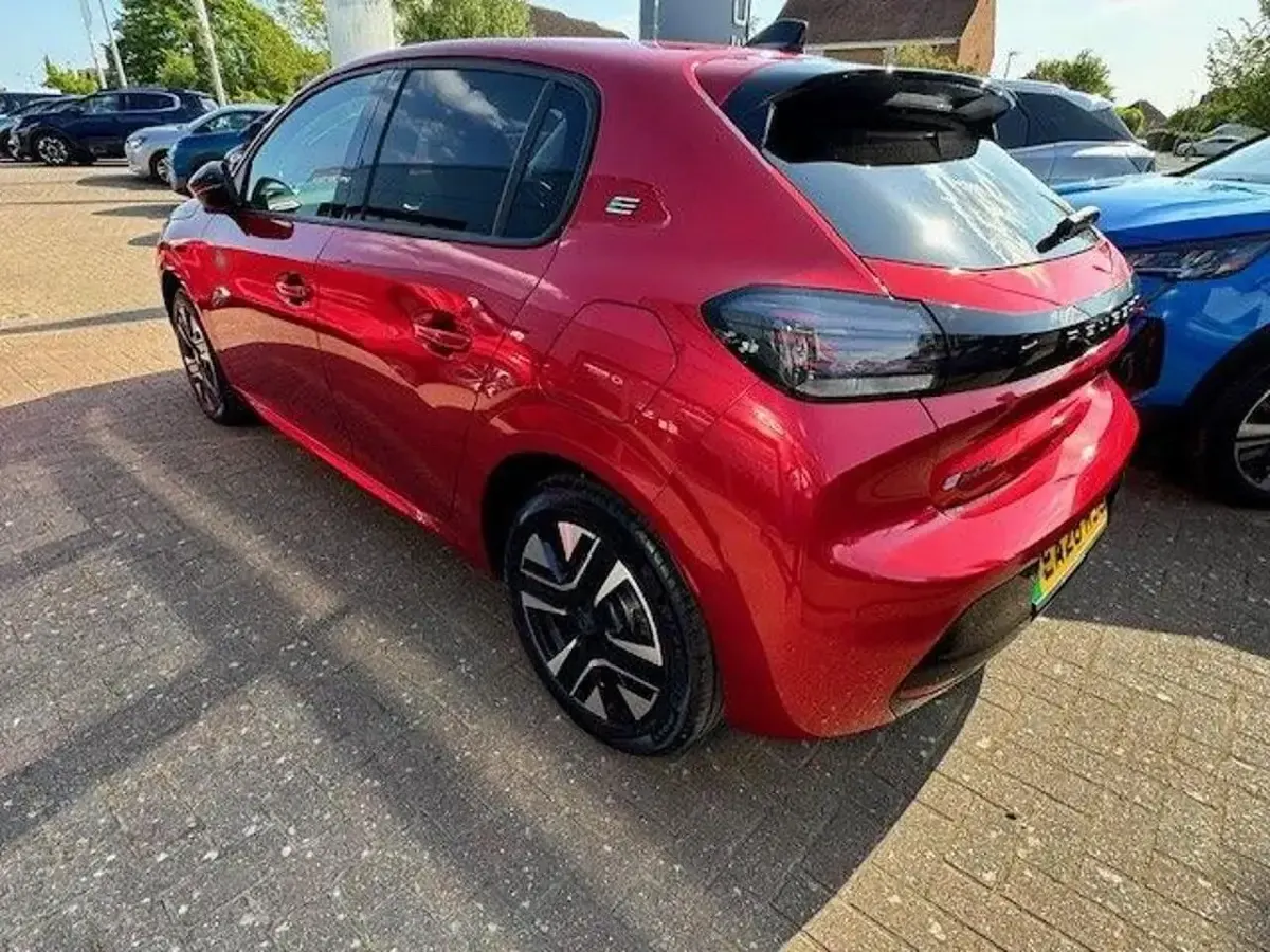 Nouă Peugeot e-208 Allure 98 kW (134 CP) 2026 Roșu Hatchback