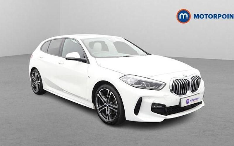 Begagnad BMW 118 M Sport 136 HK (100 kW) 2021 Halvkombi