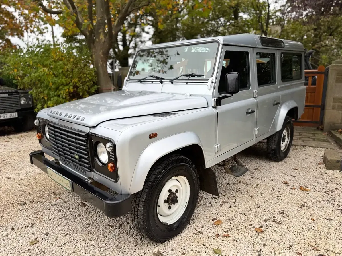 Used Land Rover Defender 122 HP (89 kW) 2009 Silver SUV