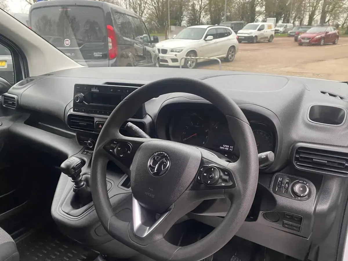 Gebraucht Vauxhall Combo 2022 Weiß Van / Kleinbus