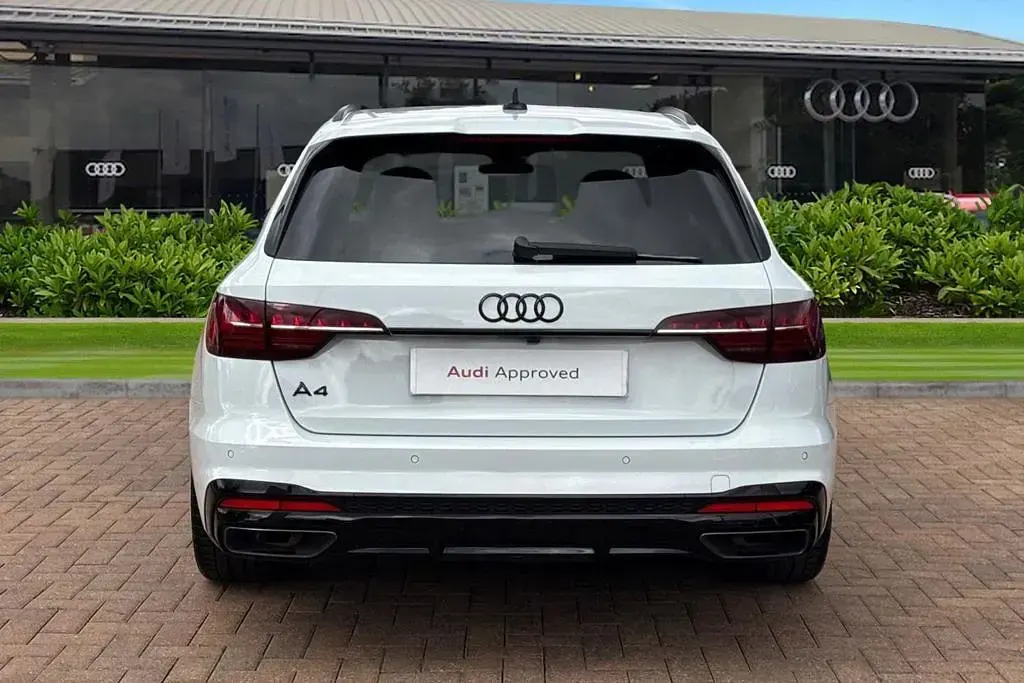 Used Audi A4 Black Edition 204 HP (150 kW) 2024 White Estate