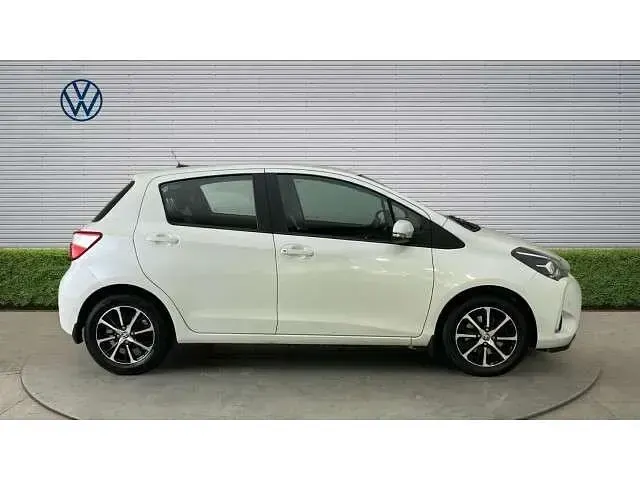 Usado Toyota Yaris 111 HP (81 kW) 2018 Branco Citadino