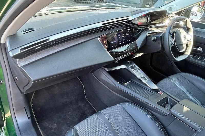 Used Peugeot 308 Allure 129 HP (94 kW) 2022 Green Hatchback