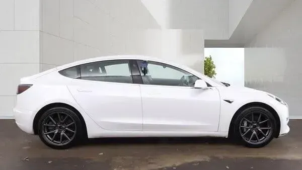 Used Tesla Model 3 Long Range AWD 366 kW (498 HP) 2019 White Sedan