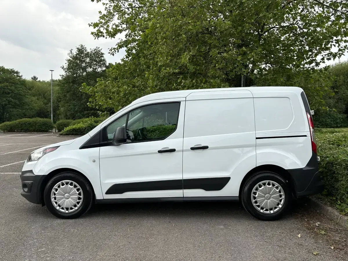 Used Ford Transit Connect 100 HP (73 kW) 2017 White MPV