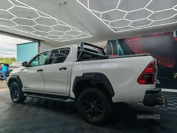 Gebraucht Toyota HiLux 204 PS (150 kW) 2021 Weiß Pickup