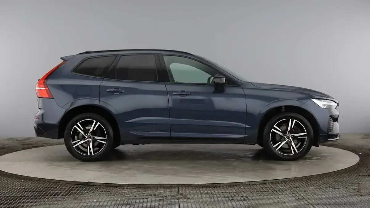 Used Volvo XC60 R-Design 194 HP (142 kW) 2022 Blue SUV