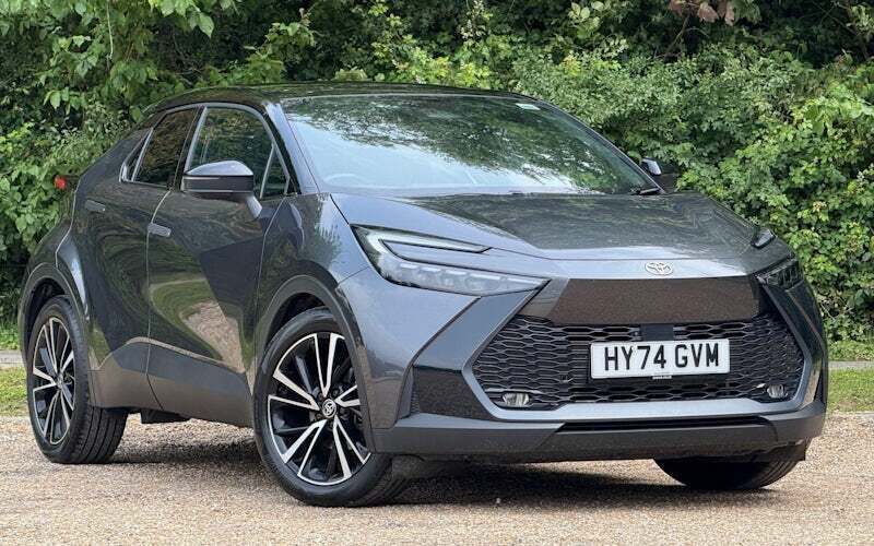 Used 2025 Toyota C-HR SUV | £30,990 (Expensive) - Image 1/4