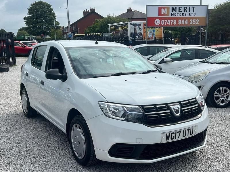 White Used 2017 Dacia Sandero Ambiance Hatchback | £4,495 (Super price) - Image 1/4