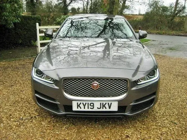 Gebraucht Jaguar XE Portfolio 180 PS (132 kW) 2019 Grau Limousine