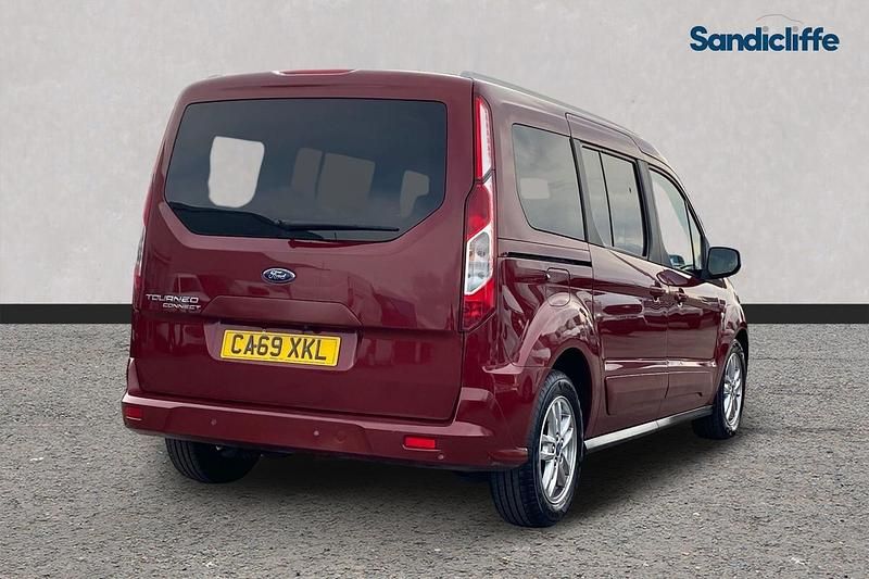 Used Ford Tourneo Titanium 120 HP (88 kW) 2020 Kapoor red (exclusive paint) Estate