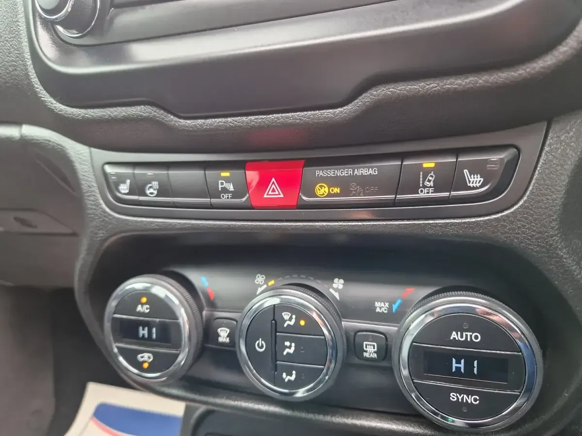 Used Jeep Renegade Limited 170 HP (125 kW) 2016 White SUV
