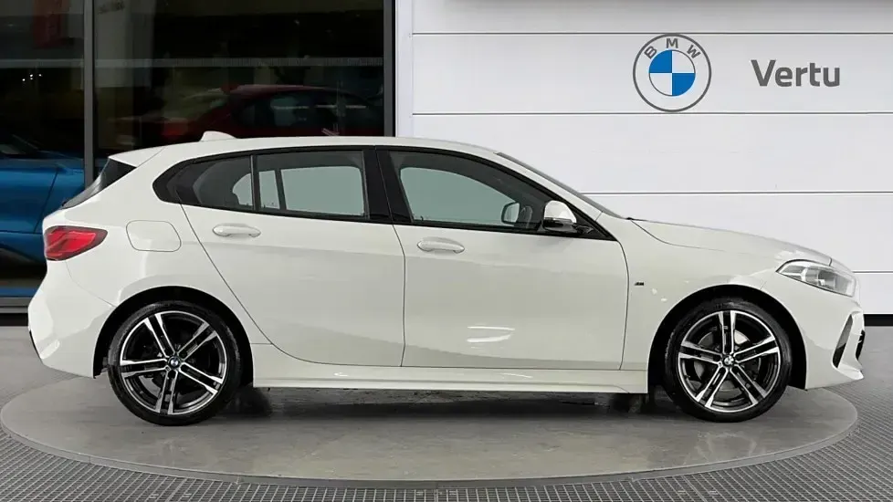 Used BMW 118 M Sport 134 HP (98 kW) 2022 White Hatchback