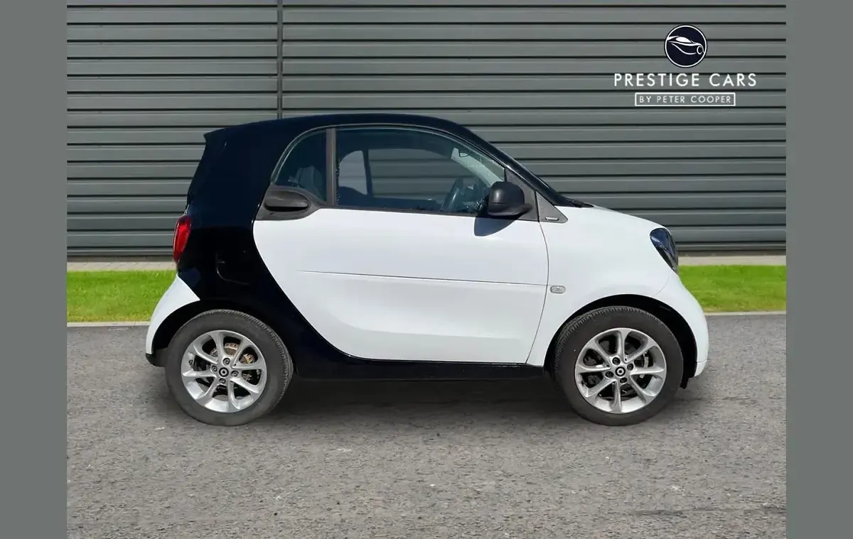 Used Smart ForTwo Coupé Passion 71 HP (52 kW) 2017 White Coupe