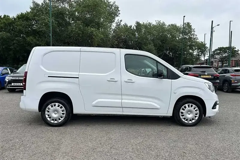 Used Vauxhall Combo 100 HP (73 kW) 2023 White MPV