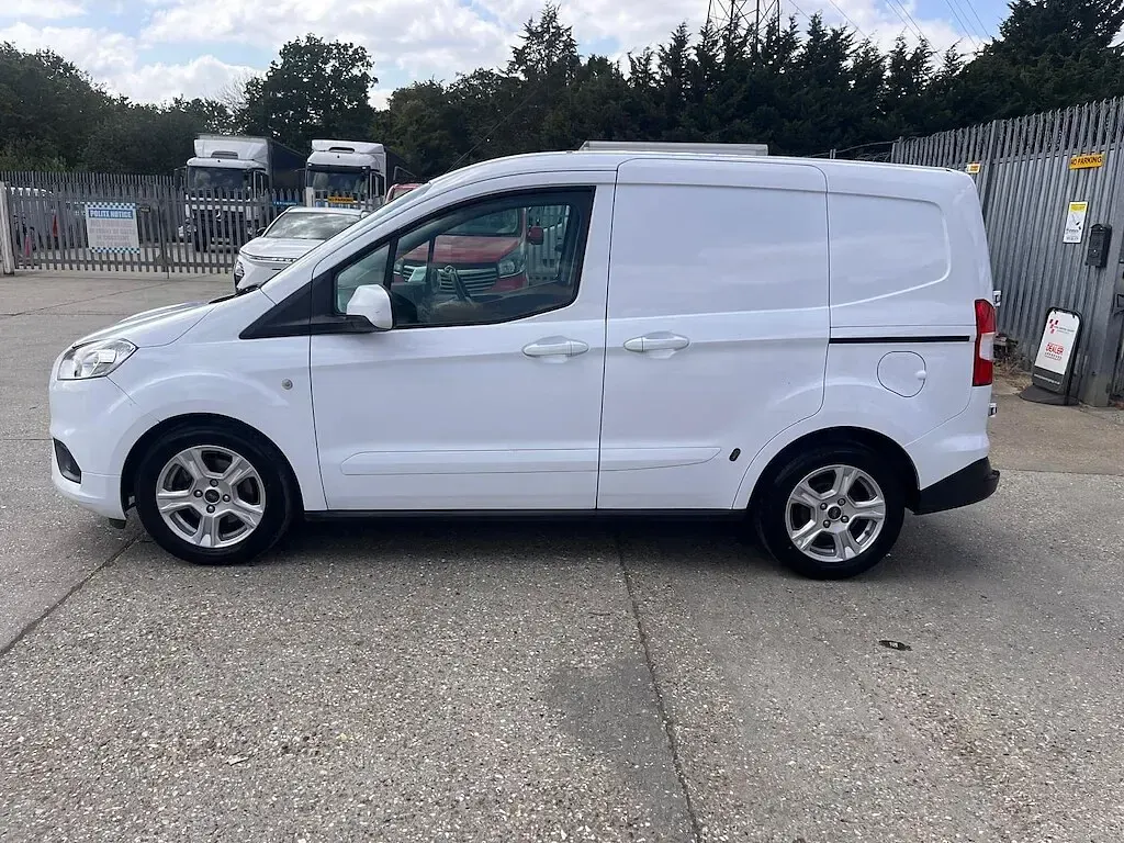 Used Ford Transit Limited 100 HP (73 kW) 2022 White Van