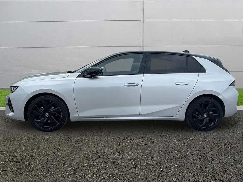 Usado Vauxhall Astra 130 HP (95 kW) 2024 Cinzento Citadino