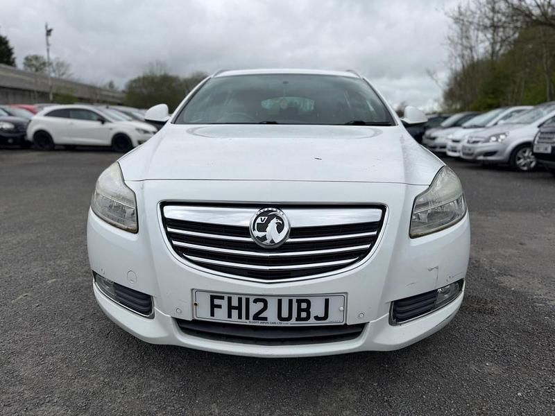 Used Vauxhall Insignia SRi 160 HP (117 kW) 2012 White Estate