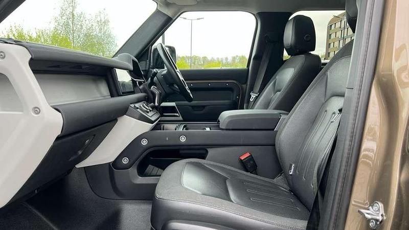 Usado Land Rover Defender First Edition 240 HP (176 kW) 2020 Castanho SUV