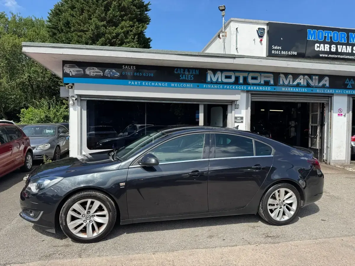 Used Vauxhall Insignia SRi 136 HP (100 kW) 2015 Black Hatchback