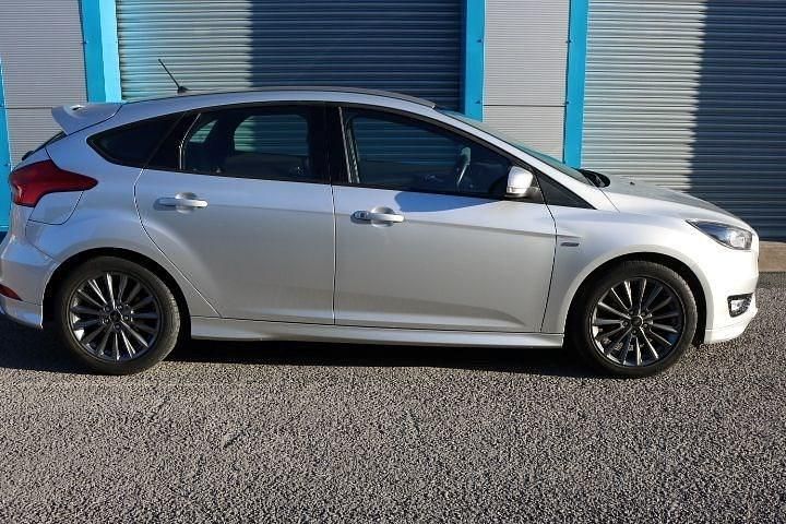 Begagnad Ford Focus ST-Line X 140 HK (102 kW) 2018 Silver Halvkombi