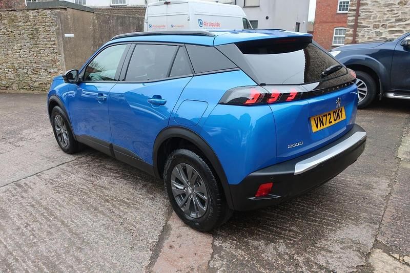 Used Peugeot 2008 Active+ 100 HP (73 kW) 2022 Blue SUV