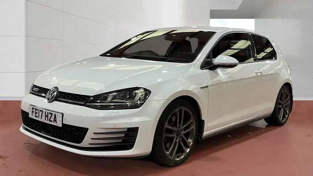 Used VW Golf VII GTD 184 HP (135 kW) 2017 White Hatchback