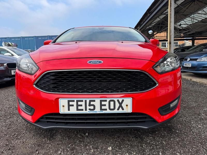 Used Ford Focus Zetec 125 HP (91 kW) 2015 Red Hatchback