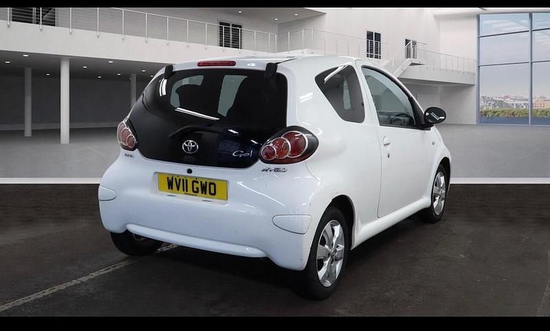 Used Toyota Aygo 2011 White Hatchback