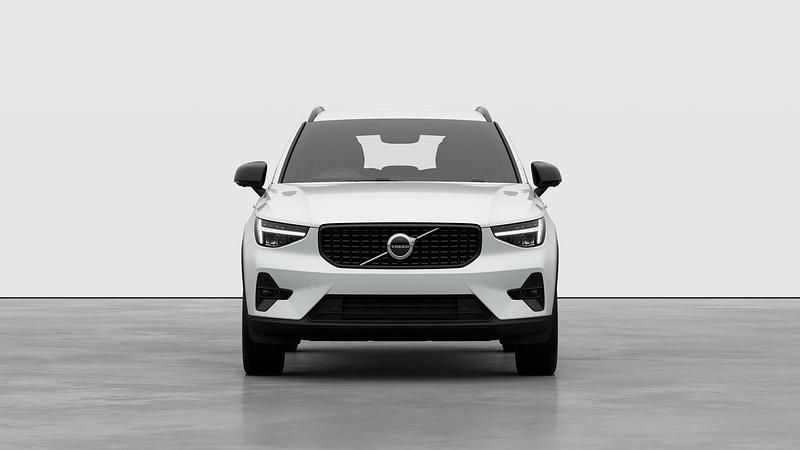 New Volvo XC40 Plus 163 HP (119 kW) 2025 Crystal white SUV