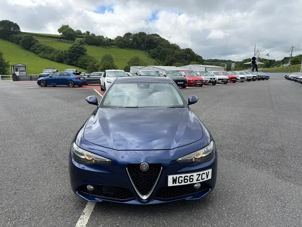 Used Alfa Romeo Giulia Saloon Super 150 HP (110 kW) 2017 Blue Sedan