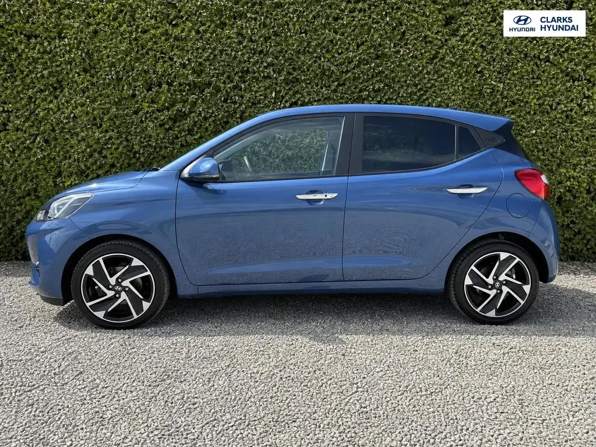 Used Hyundai i10 Premium 79 HP (58 kW) 2024 Blue Hatchback