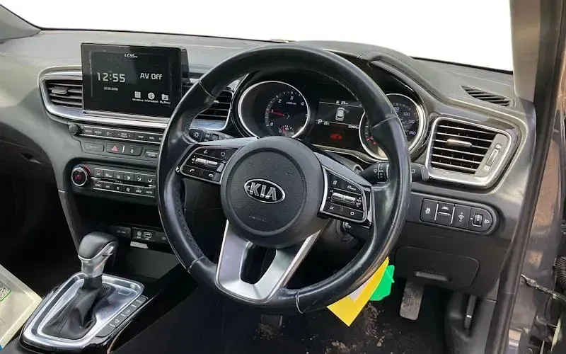Begagnad Kia Ceed 136 HK (100 kW) 2019 Grå Halvkombi