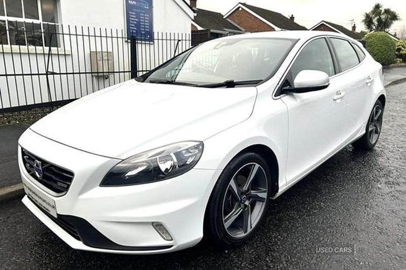 White Used 2015 Volvo V40 R-Design Hatchback | £6,295 (Fair price) - Image 1/1
