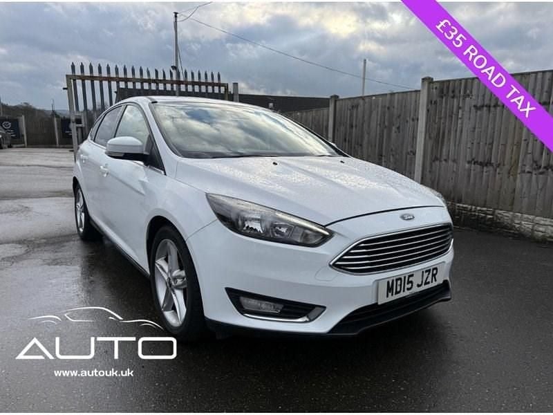 Used Ford Focus Titanium 125 HP (91 kW) 2015 White Hatchback
