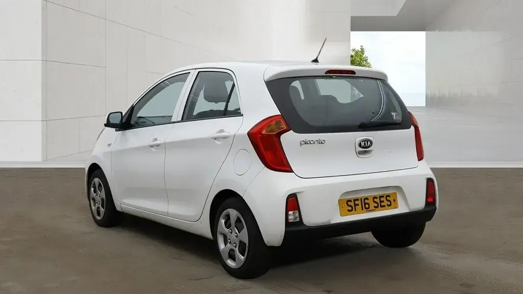 Used Kia Picanto Air 66 HP (48 kW) 2016 White Hatchback