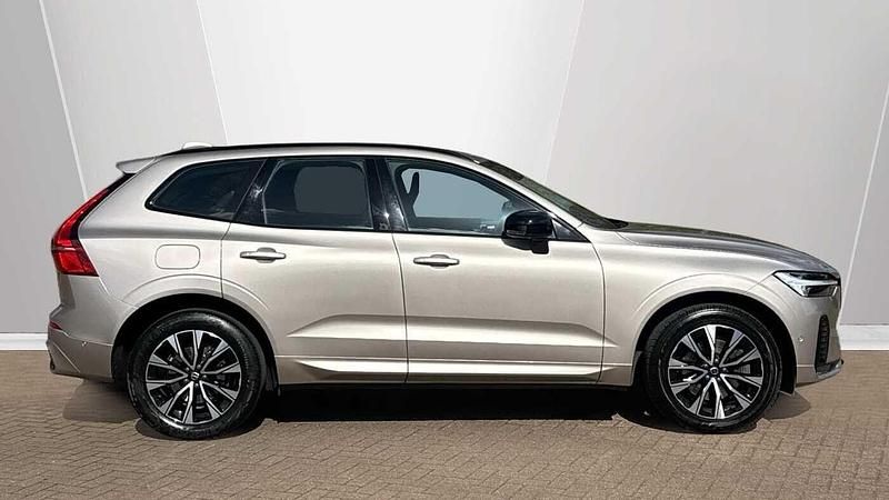 Used Volvo XC60 Plus 194 HP (142 kW) 2023 Gold SUV