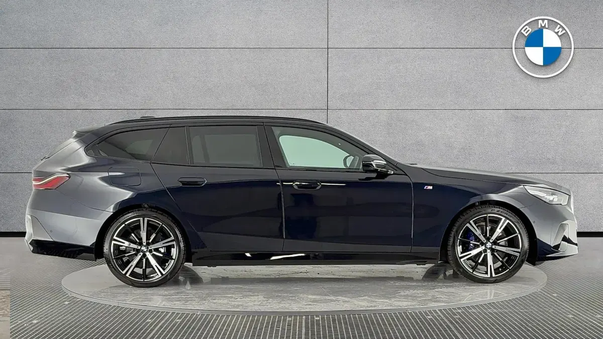 Used BMW 520 M Sport 205 HP (150 kW) 2025 Black Estate