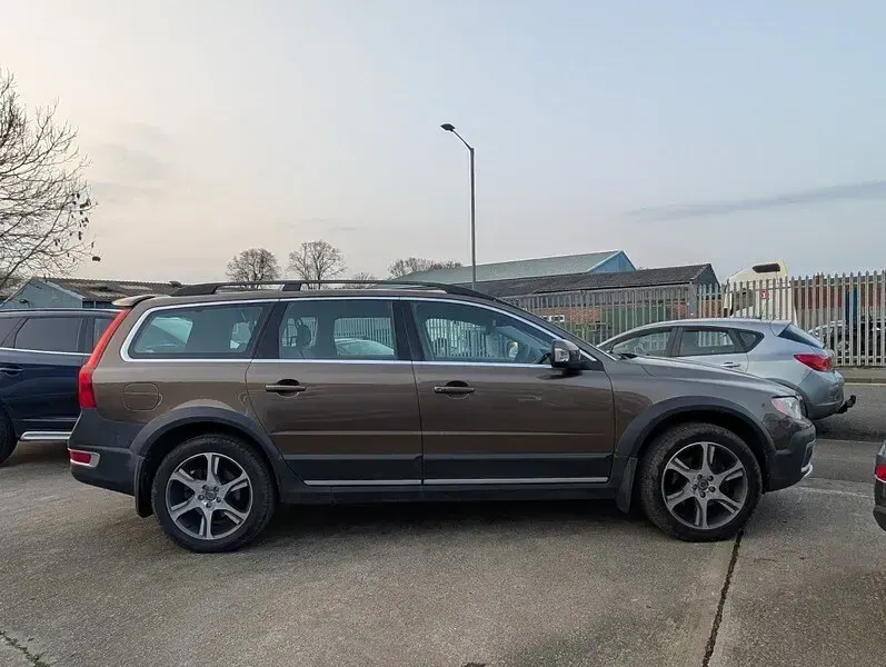 Used Volvo XC70 SE Lux 215 HP (158 kW) 2011 Bronze Estate