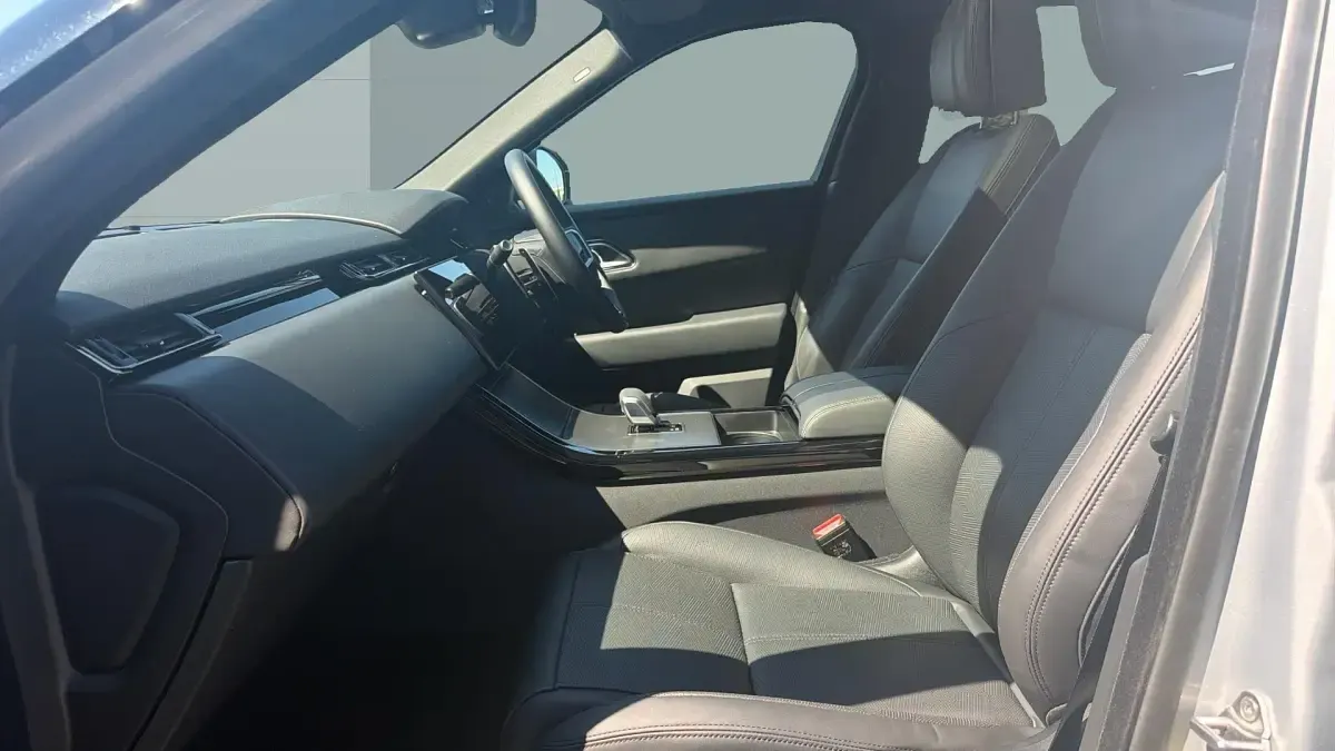 Used Land Rover Range Rover Velar HSE Dynamic 300 HP (220 kW) 2025 Silver SUV
