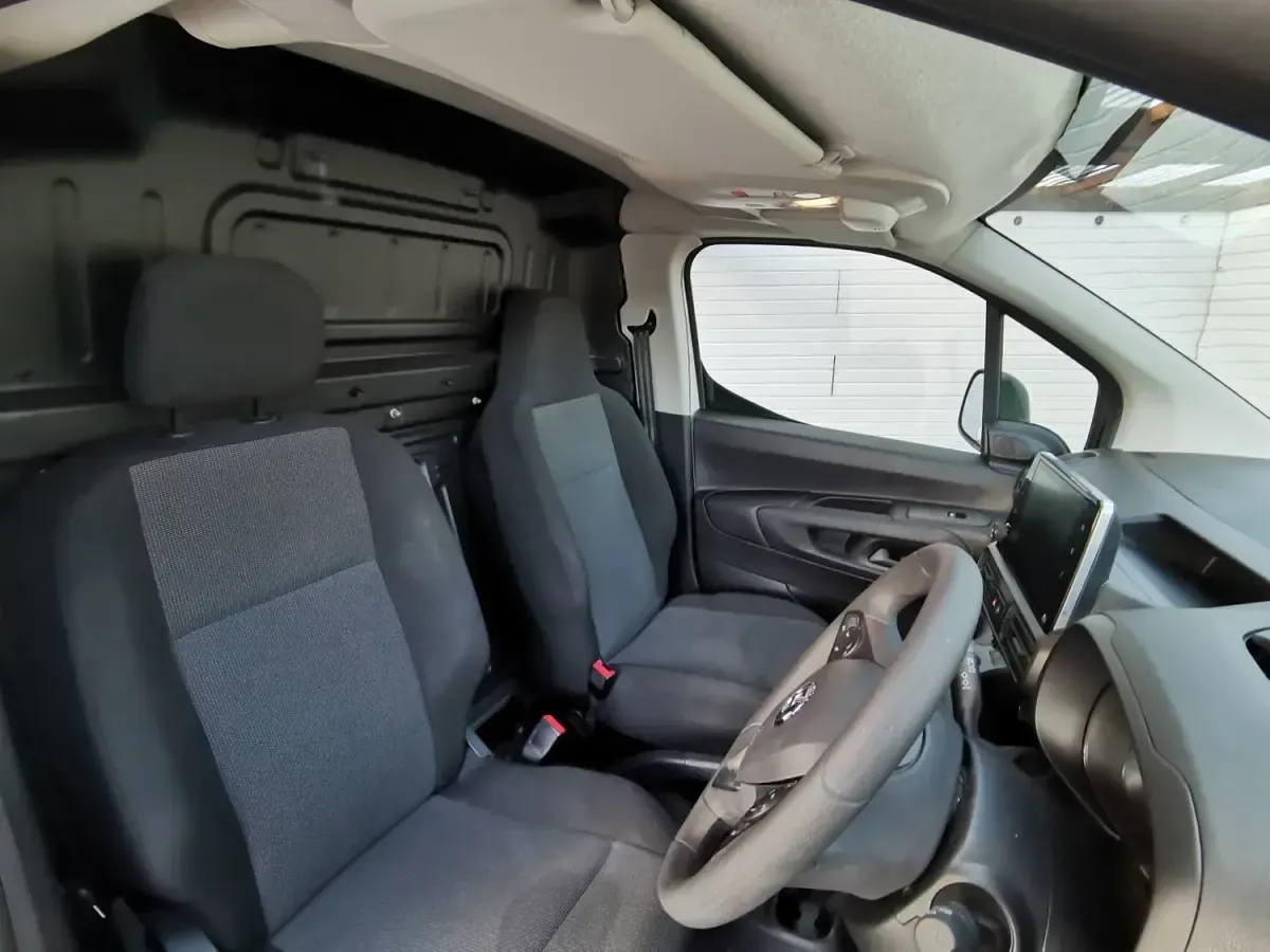 Begagnad Vauxhall Combo 2023 Vit Minibuss