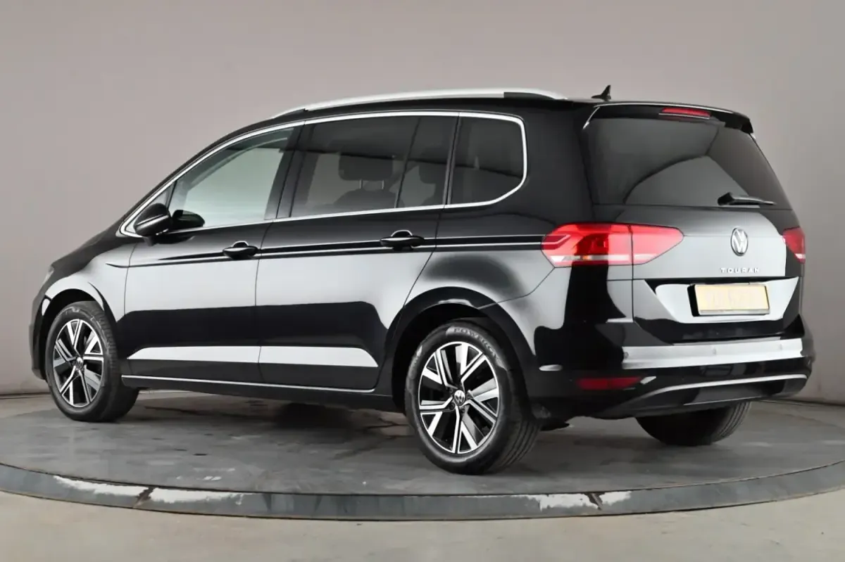 Używany VW Touran SEL 150 KM (110 kW) 2022 Czarny Minivan