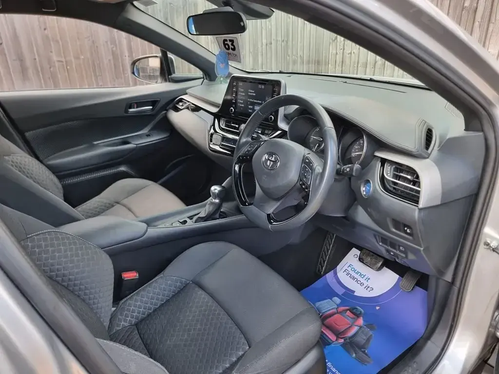 Used Toyota C-HR 122 HP (89 kW) 2023 Silver SUV