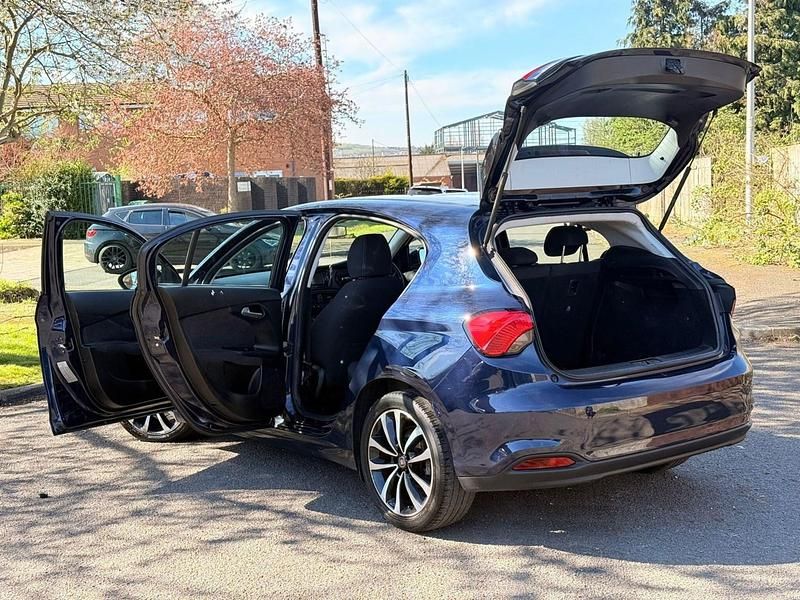 Used Fiat Tipo Lounge 120 HP (88 kW) 2016 Blue Hatchback