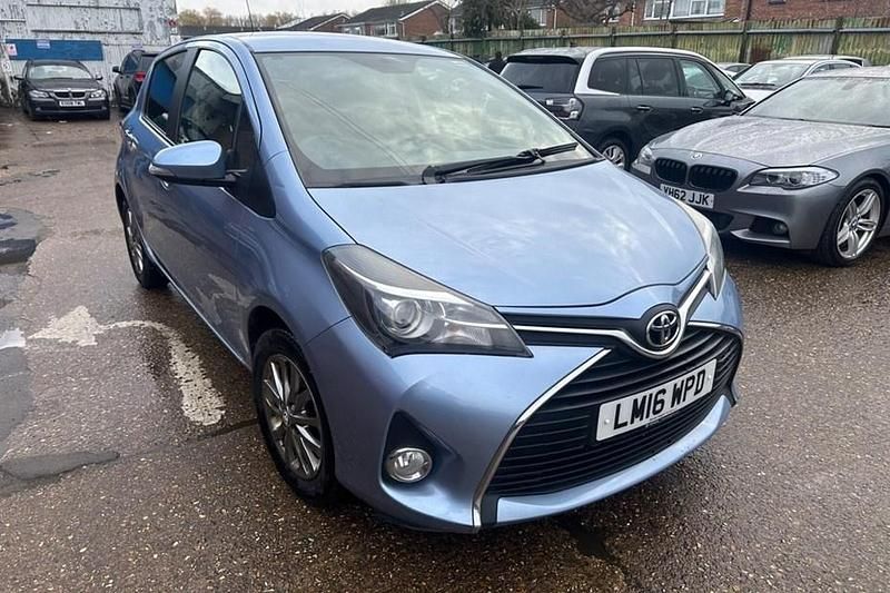 Usado Toyota Yaris 99 HP (72 kW) 2016