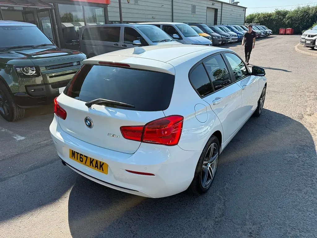 Used BMW 118 Sport Line 150 HP (110 kW) 2017 White Hatchback